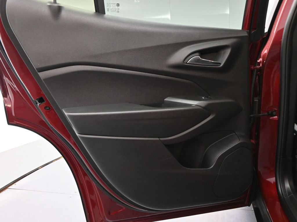 Used 2025 Chevrolet Trax LT w/ LT Convenience Package image 16