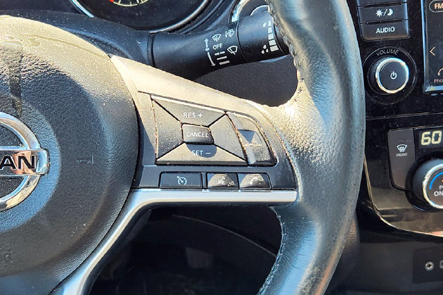 Used 2018 Nissan Rogue SV AWD/4WD image 12