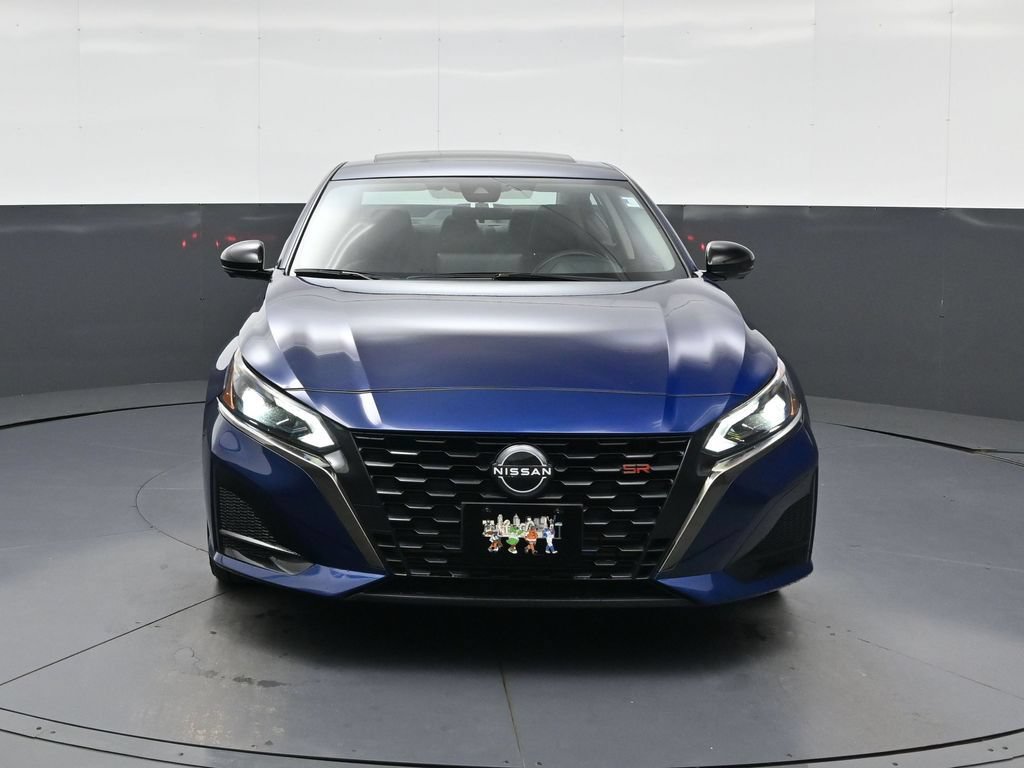 Used 2024 Nissan Altima 2.0 SR FWD image 2