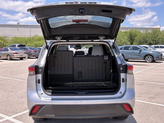 Used 2022 Toyota Highlander L FWD image 35