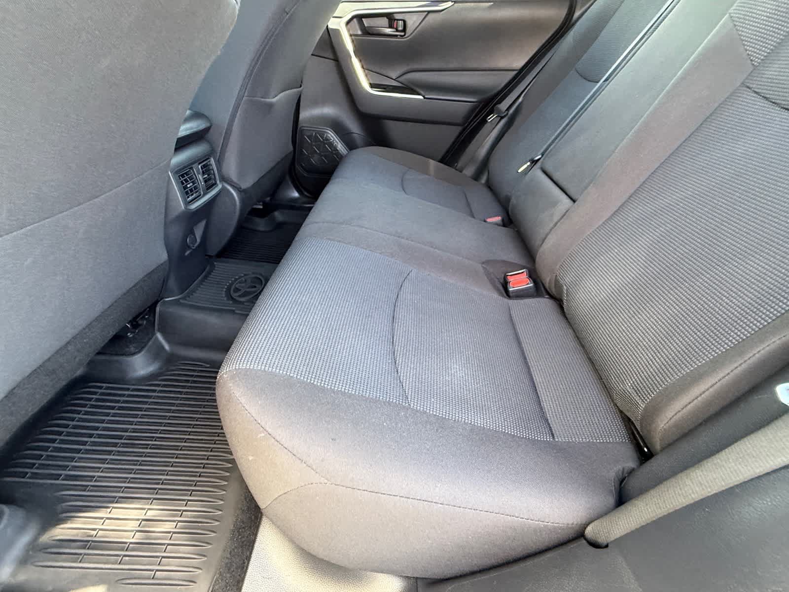 Used 2022 Toyota RAV4 LE FWD image 11