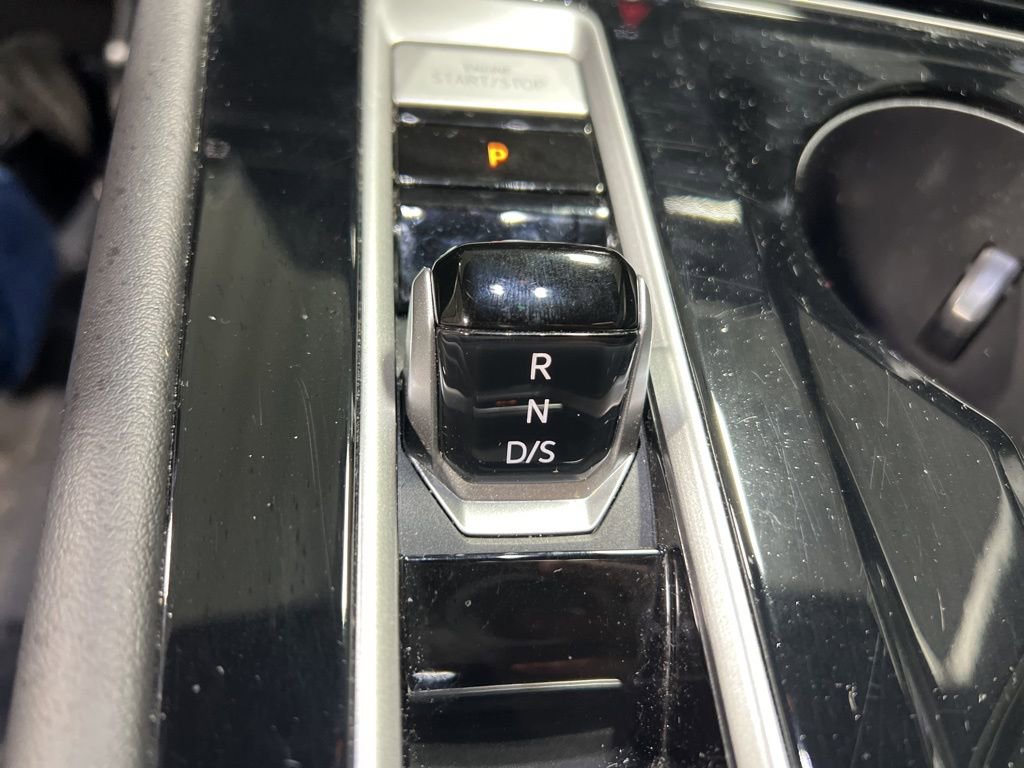 Used 2025 Volkswagen Atlas Cross Sport SE image 31