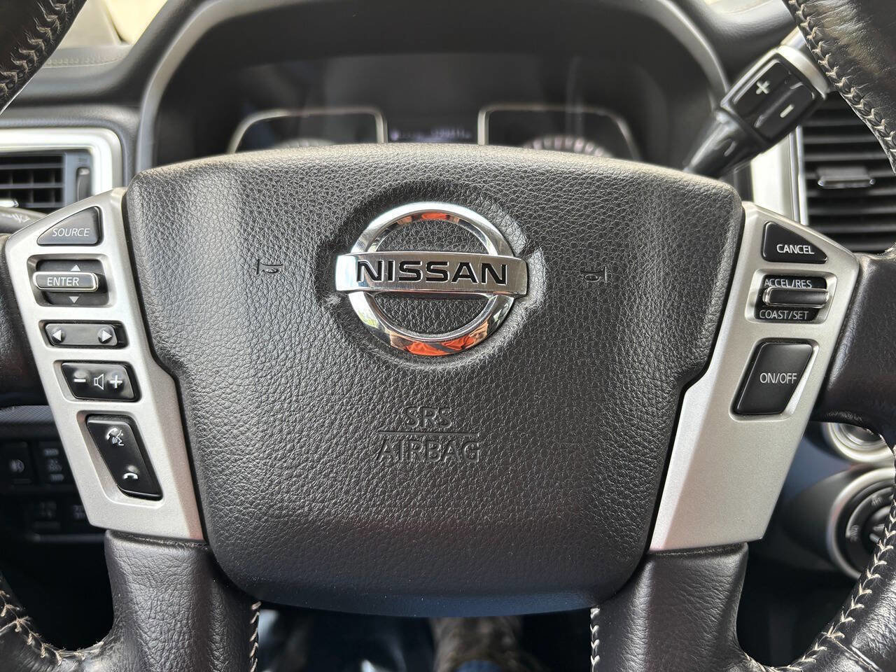 Used 2018 Nissan Titan PRO-4X AWD/4WD image 43