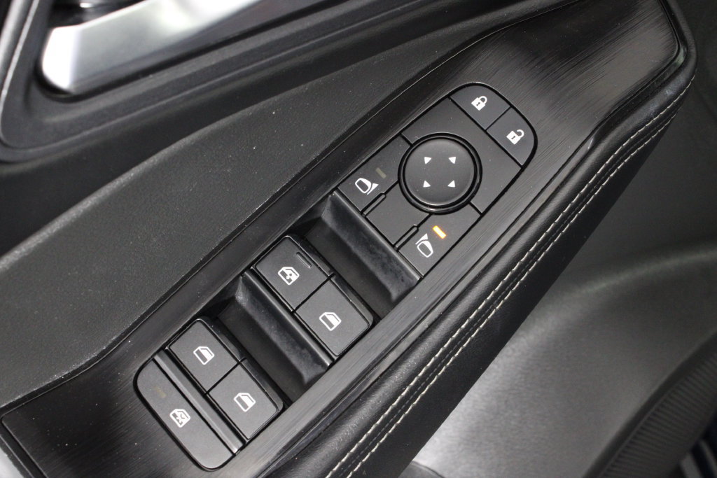 Certified 2025 Nissan Rogue SV FWD image 18