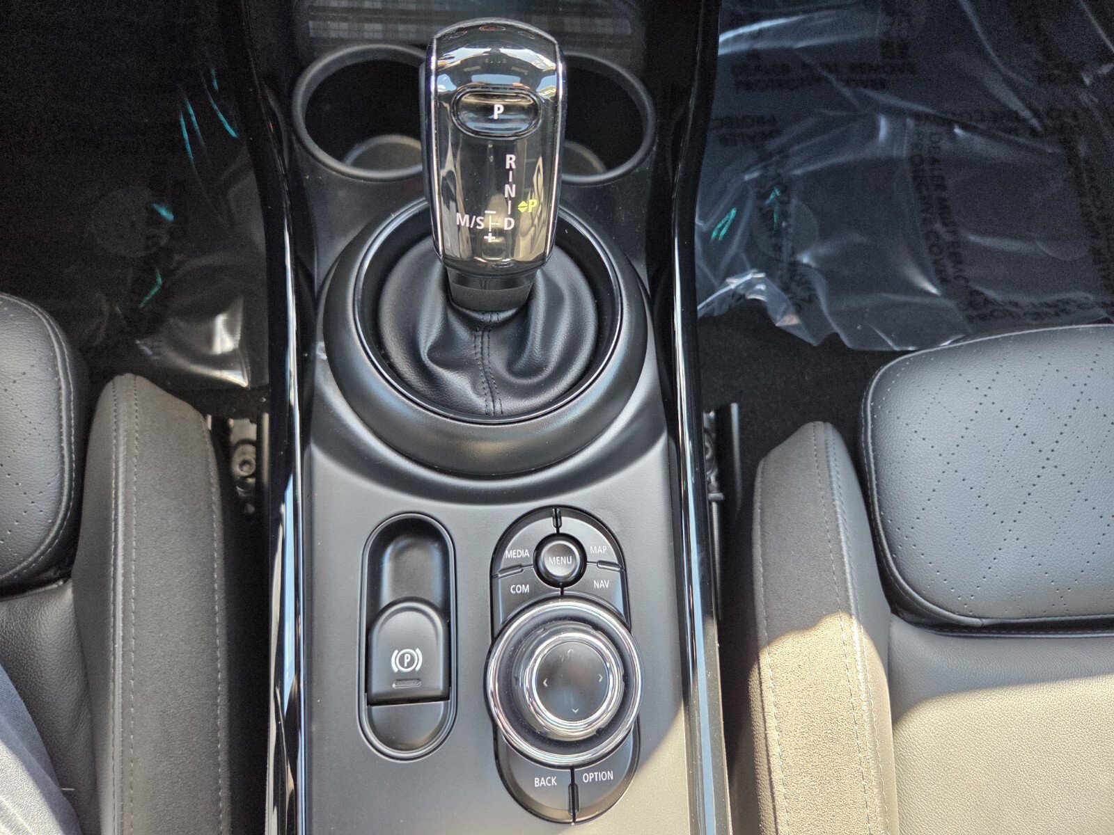 Used 2022 MINI Cooper Clubman S w/ Premium Package image 27