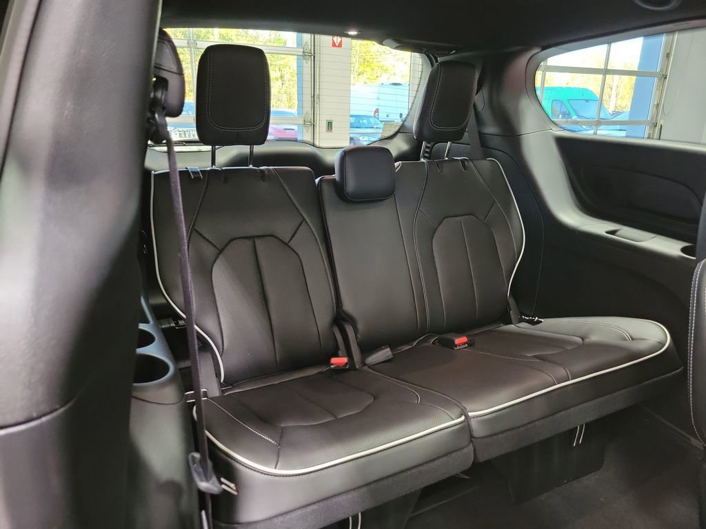 New 2026 Chrysler Pacifica Limited w/ S Appearance Package image 8