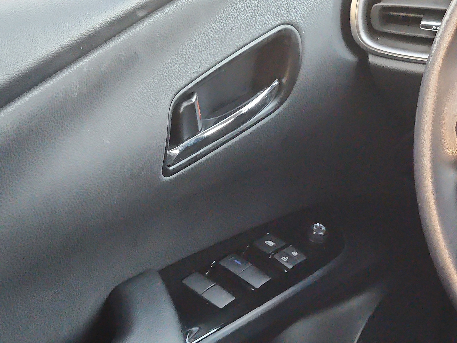 Used 2022 Toyota Prius Prime XLE image 12