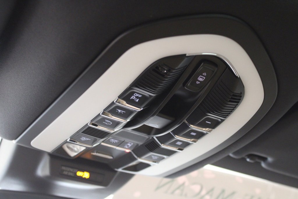 Certified 2022 Porsche Macan image 24