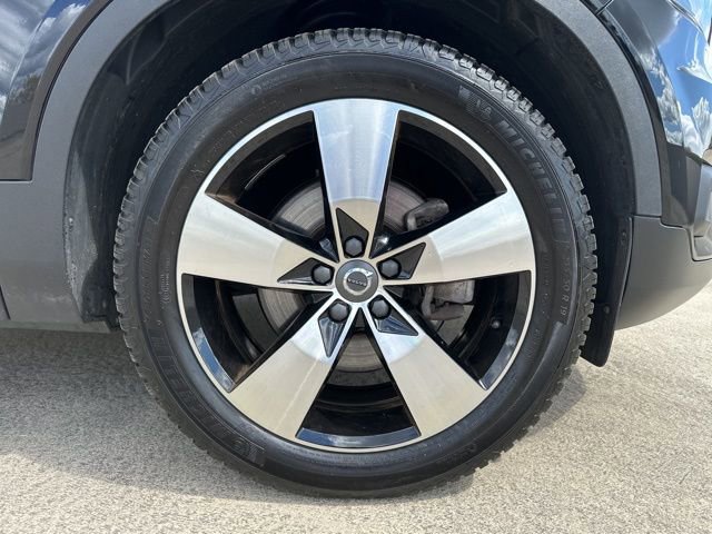 Used 2020 Volvo XC40 T5 Momentum w/ Protection Package Premier image 10