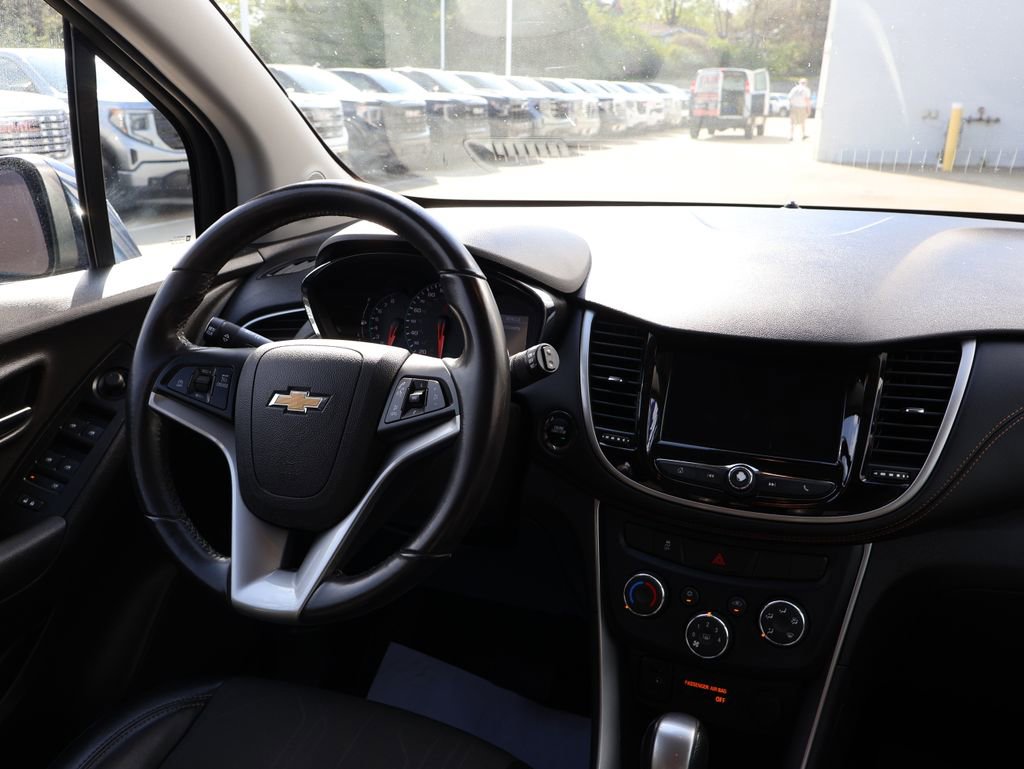 Used 2019 Chevrolet Trax LT w/ LT Convenience Package FWD image 24