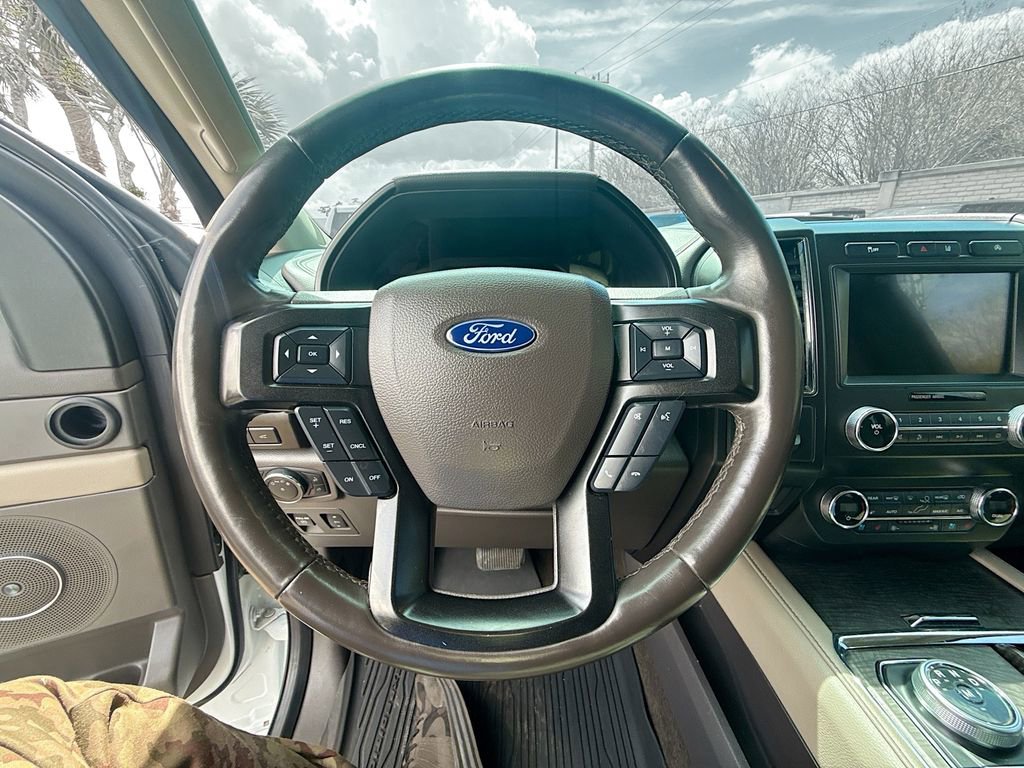 Used 2020 Ford Expedition Limited image 12