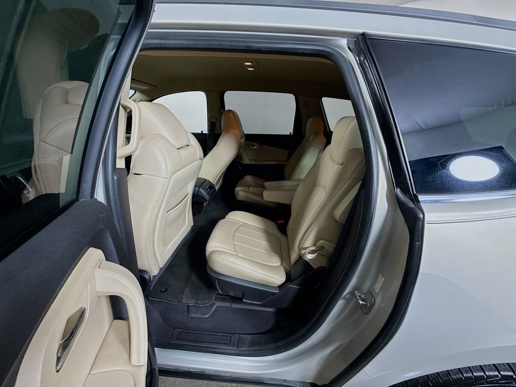 Used 2010 Chevrolet Traverse LTZ FWD image 22