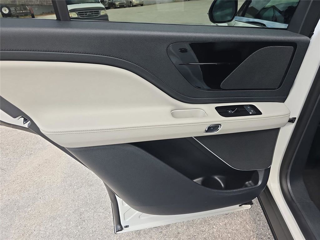 New 2026 Lincoln Aviator 2WD image 10