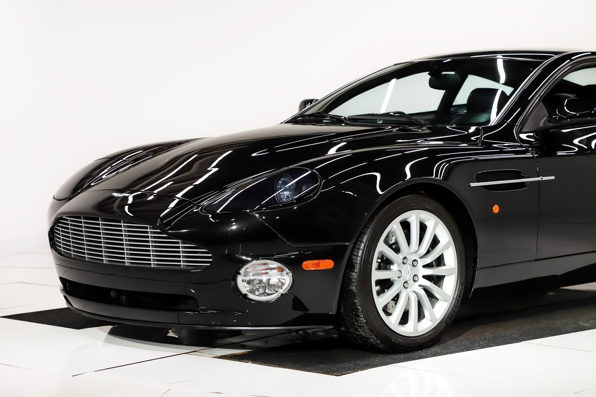 Used 2003 Aston Martin Vanquish image 9