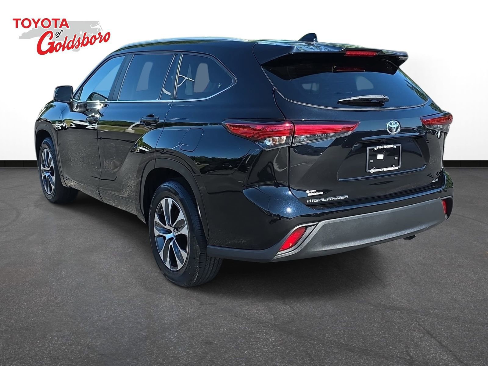 Used 2023 Toyota Highlander XLE FWD image 7