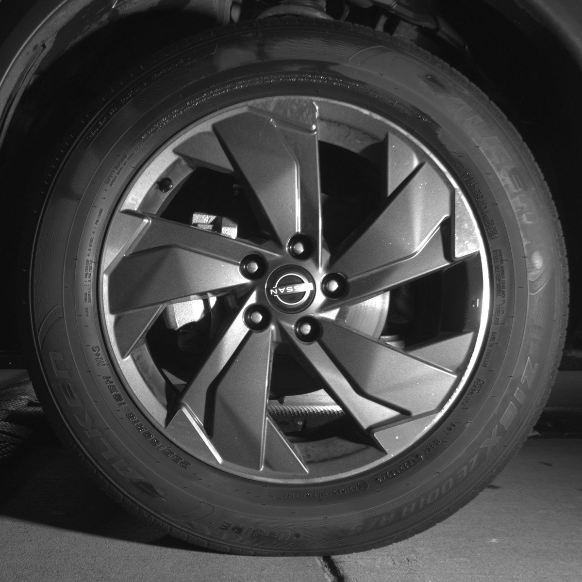 Used 2025 Nissan Rogue SV image 12