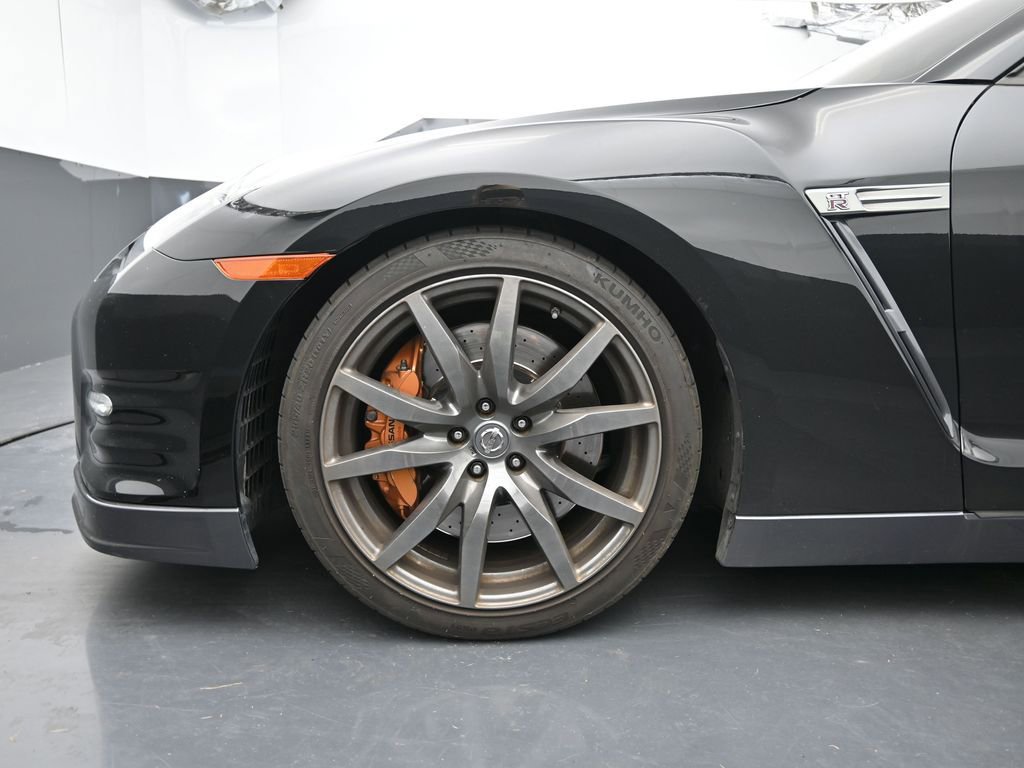 Used 2014 Nissan GT-R Premium image 15