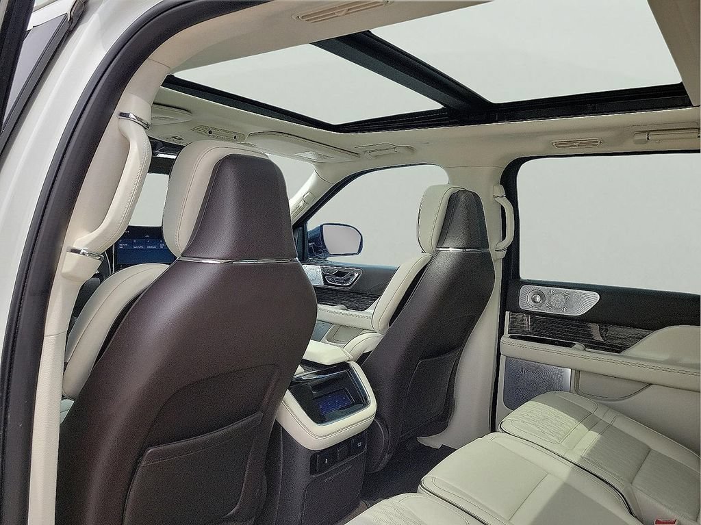 Used 2022 Lincoln Navigator Black Label AWD/4WD image 12