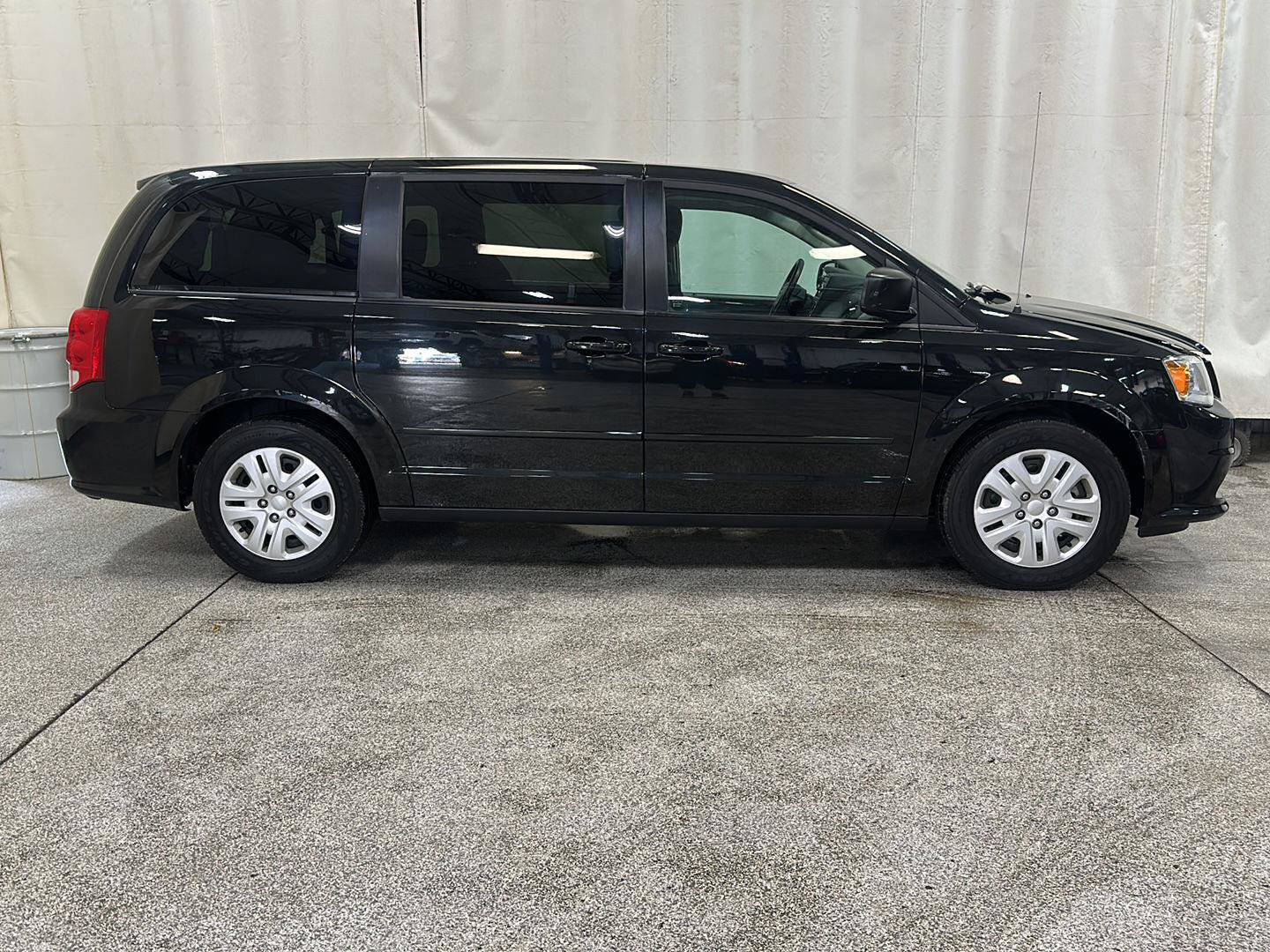 Used 2014 Dodge Grand Caravan SE w/ Quick Order Package 29E SE FWD image 6