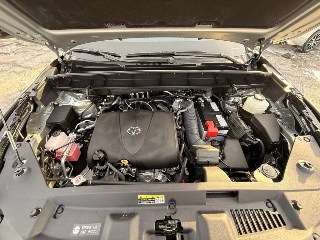 Used 2022 Toyota Highlander LE image 12