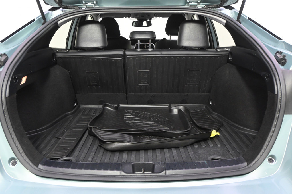 Used 2020 Toyota Prius XLE AWD/4WD image 19