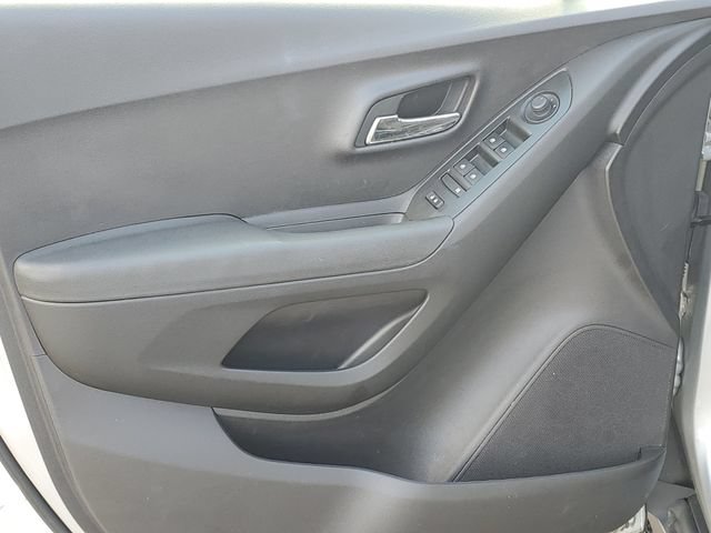 Used 2017 Chevrolet Trax LT FWD image 18