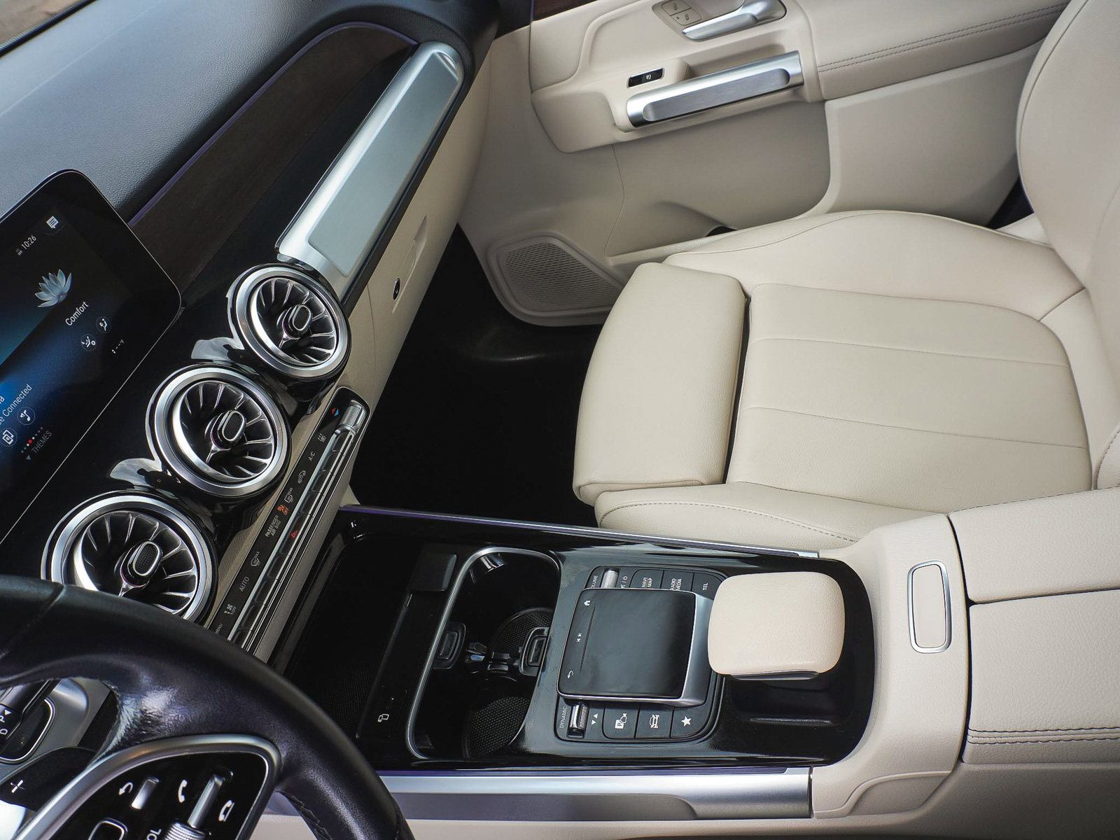 Used 2023 Mercedes-Benz EQB 300 4MATIC image 33
