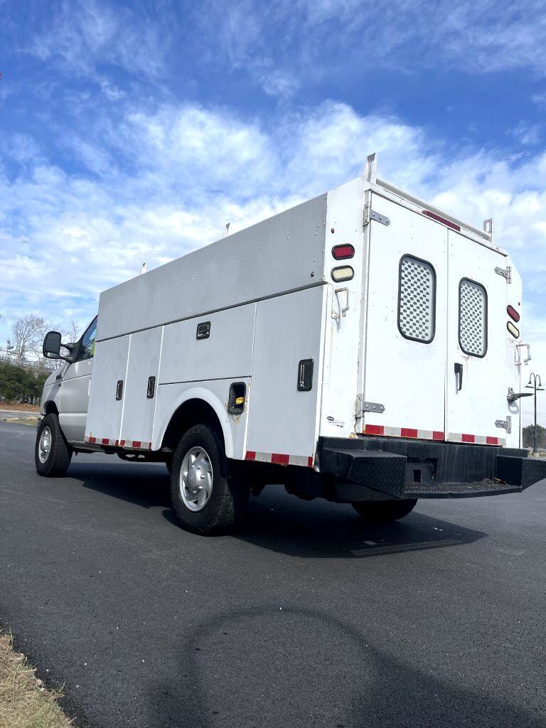 Used 2010 Ford E-350 and Econoline 350 Super Duty image 4
