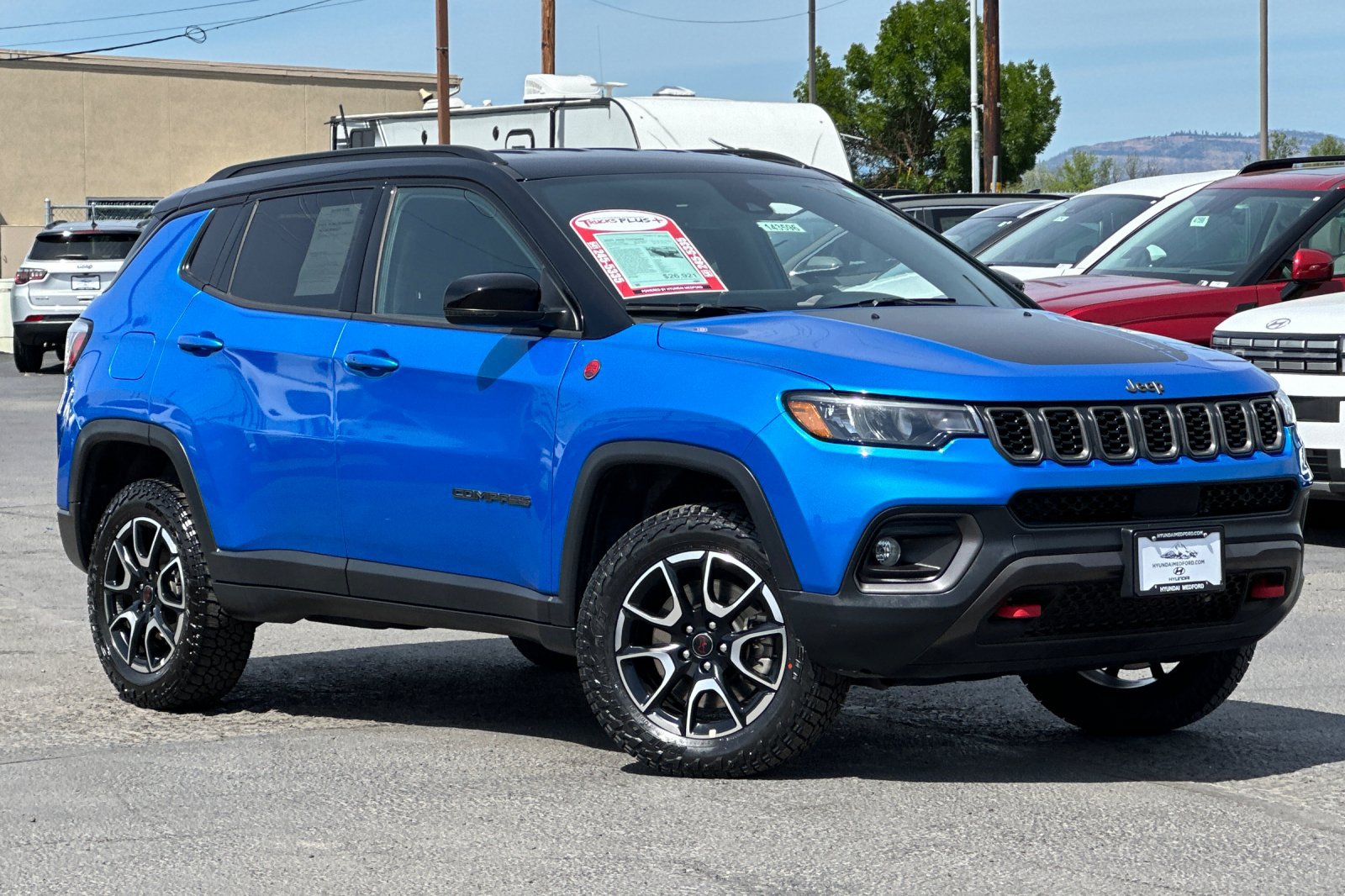 Used 2025 Jeep Compass Trailhawk AWD/4WD image 2