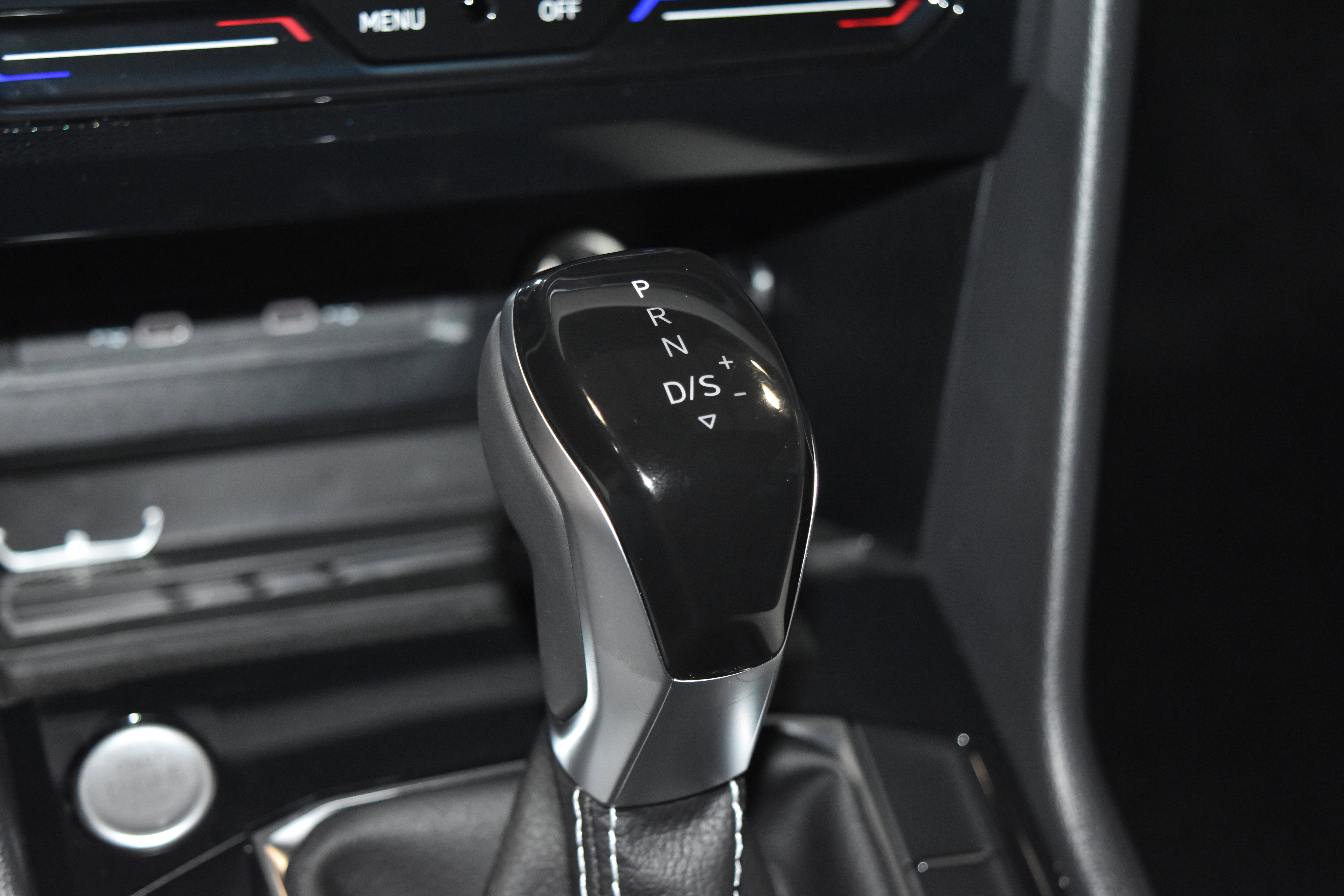 New 2025 Volkswagen Taos SE image 12