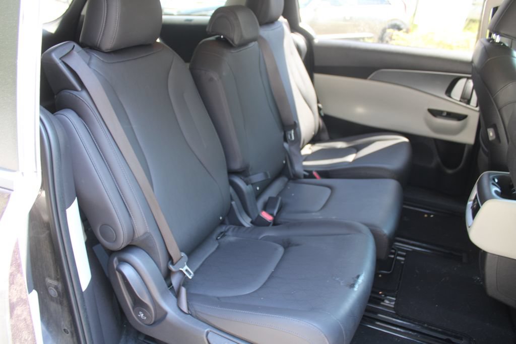 Certified 2024 Kia Carnival LX FWD image 18