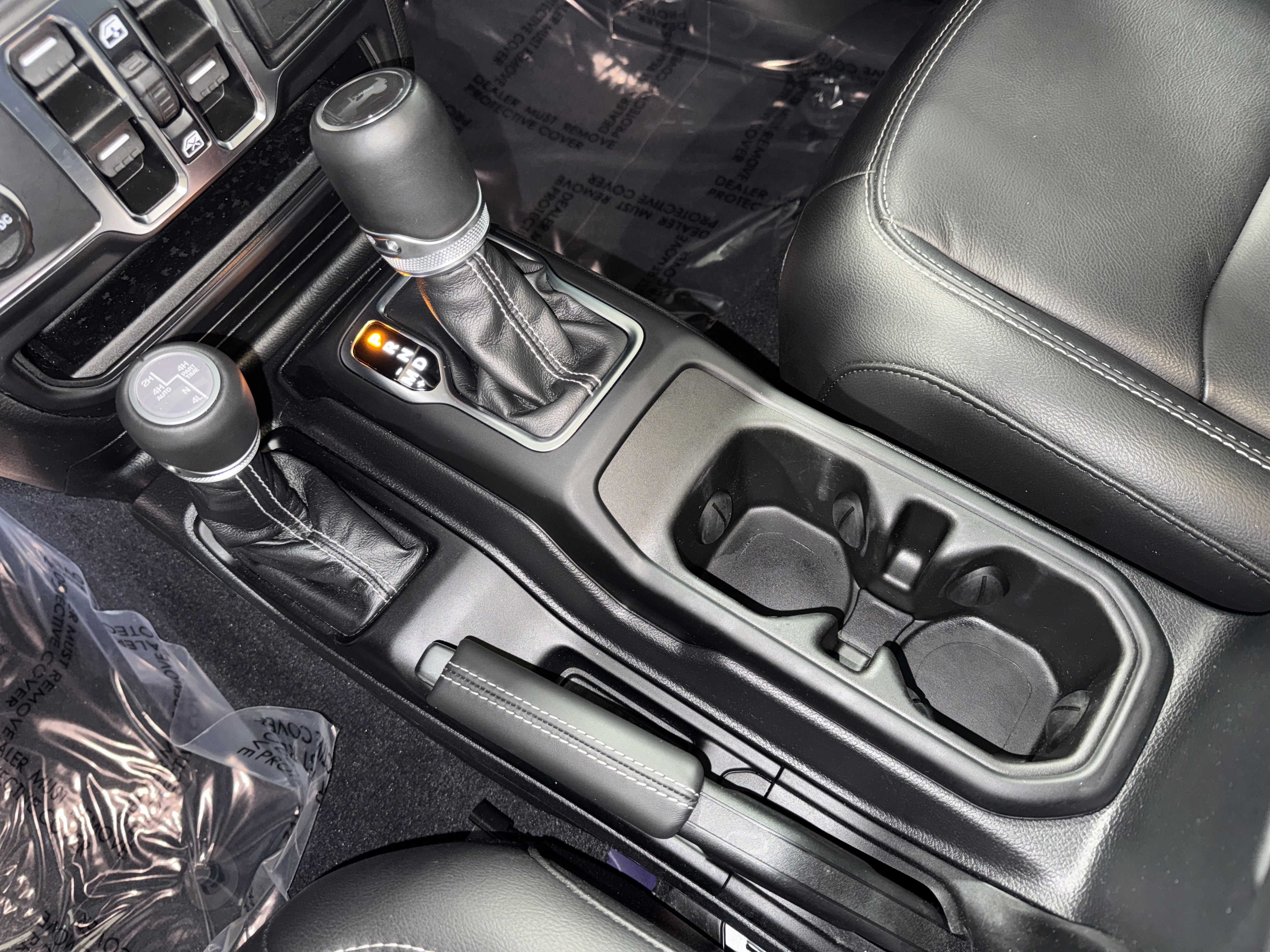 Used 2023 Jeep Wrangler Sahara image 28