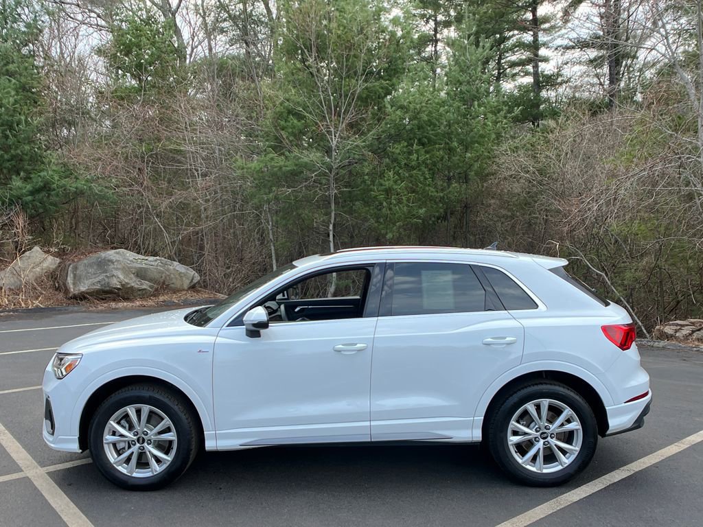 Used 2025 Audi Q3 2.0T Premium image 2