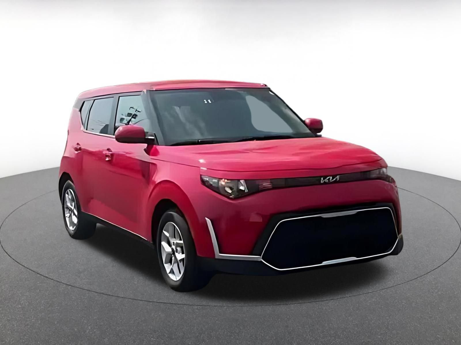 Used 2025 Kia Soul LX w/ LX Technology Package FWD image 3