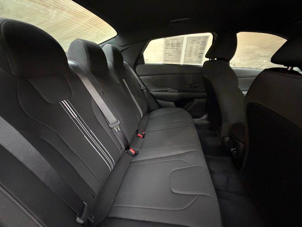 Certified 2025 Hyundai Elantra SEL w/ Cargo Package FWD image 30