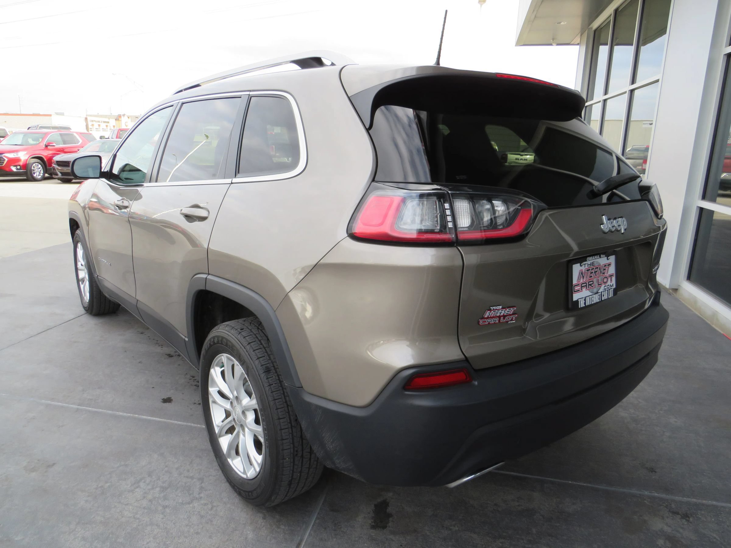 Used 2019 Jeep Cherokee Latitude w/ Popular Appearance Group FWD image 5