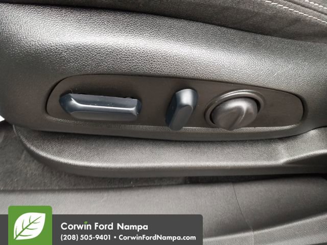 Used 2023 GMC Terrain SLE w/ Driver Convenience Package image 12