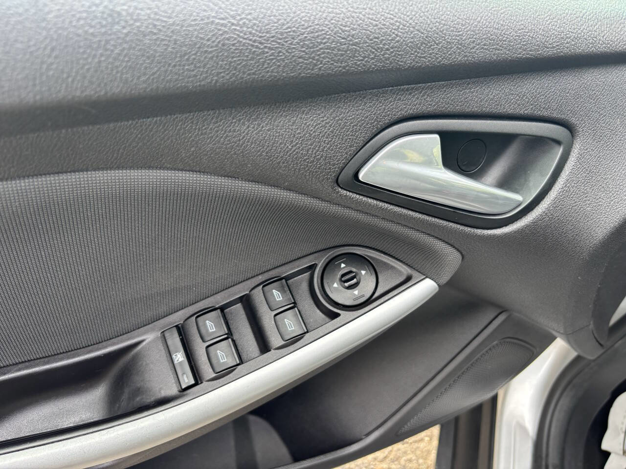 Used 2014 Ford Focus SE w/ Equipment Group 201A image 12