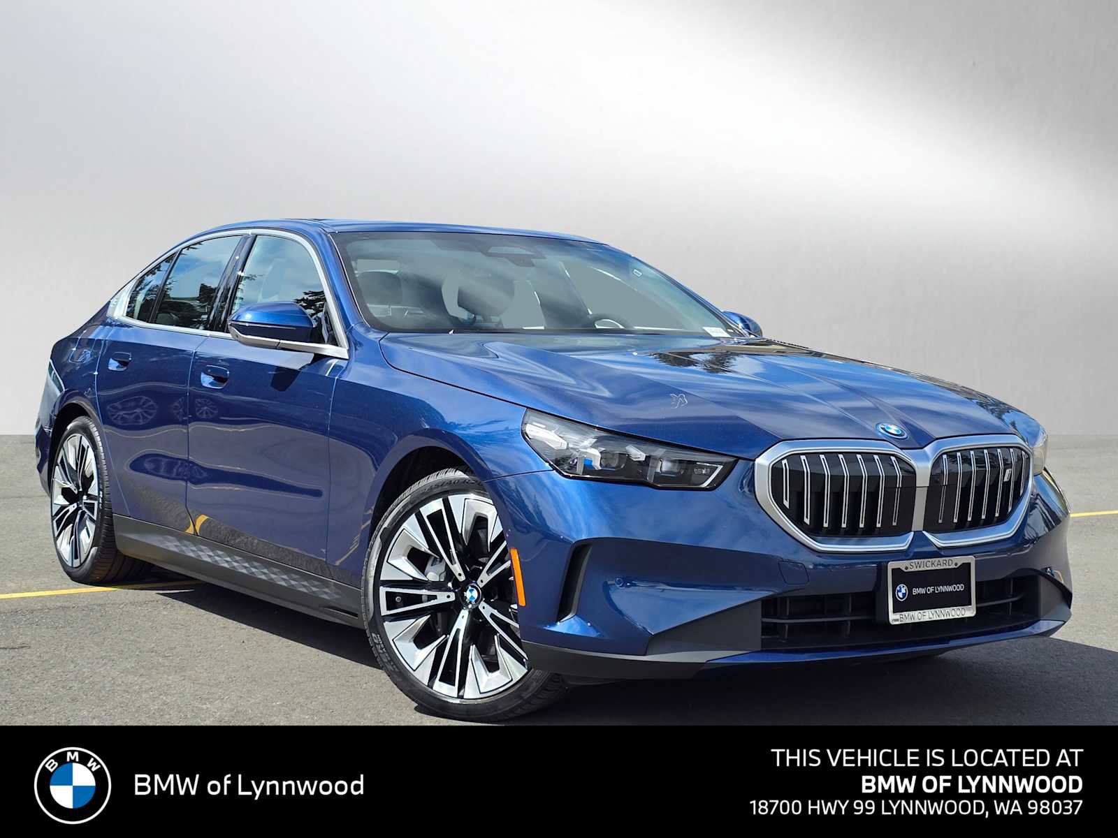 Used 2026 BMW i5 eDrive40 AWD/4WD image 1