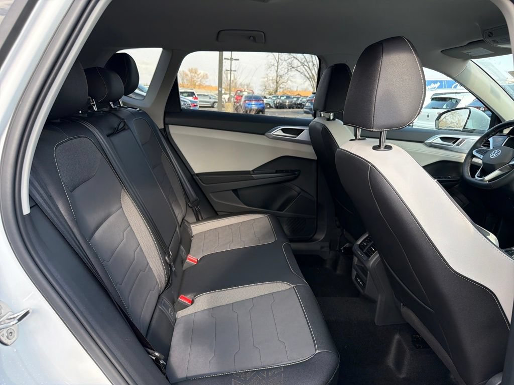 New 2026 Volkswagen Taos SE FWD image 31