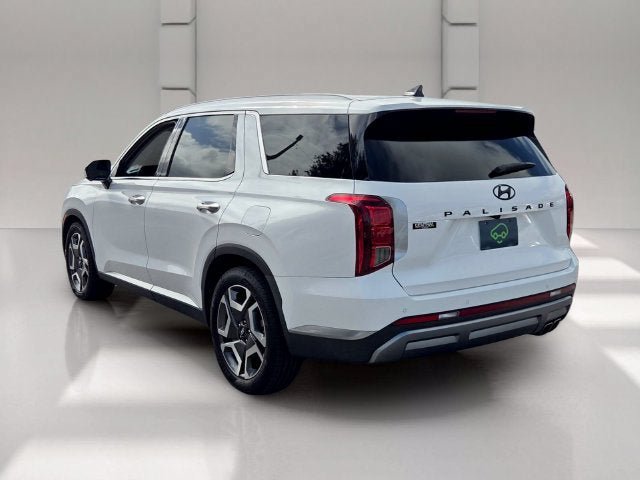 Used 2023 Hyundai Palisade SEL w/ Premium Package FWD image 3