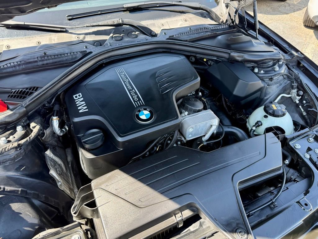 Used 2016 BMW 320i Sedan RWD image 5