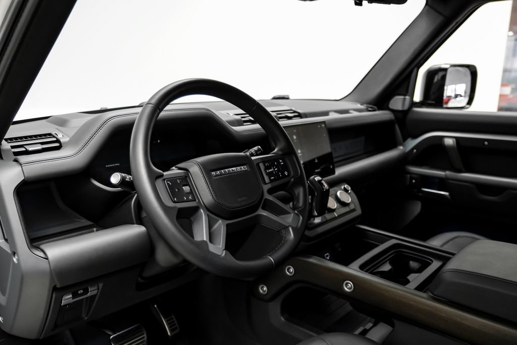 Used 2024 Land Rover Defender 130 X AWD/4WD image 5