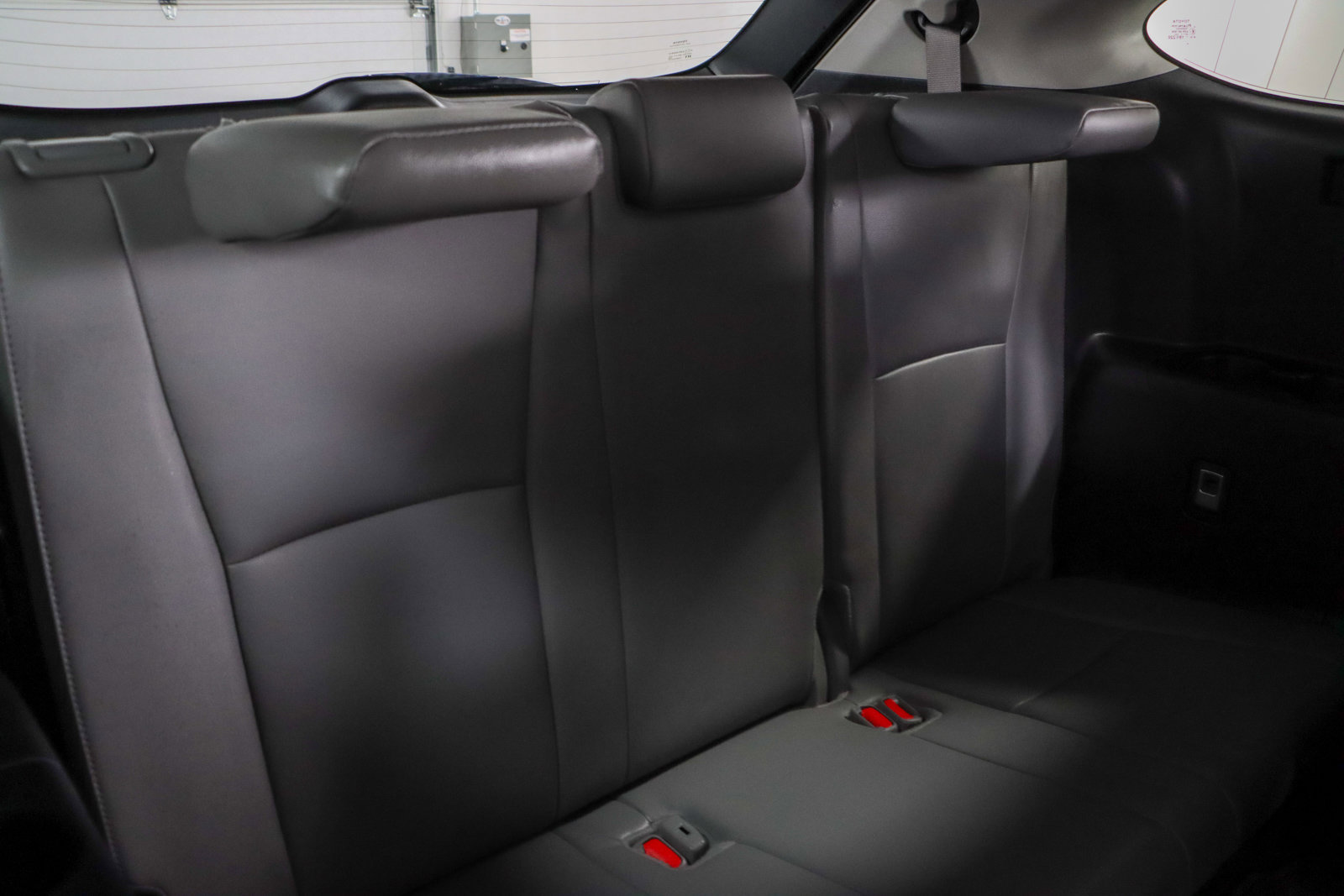Used 2024 Toyota Highlander Limited FWD image 32