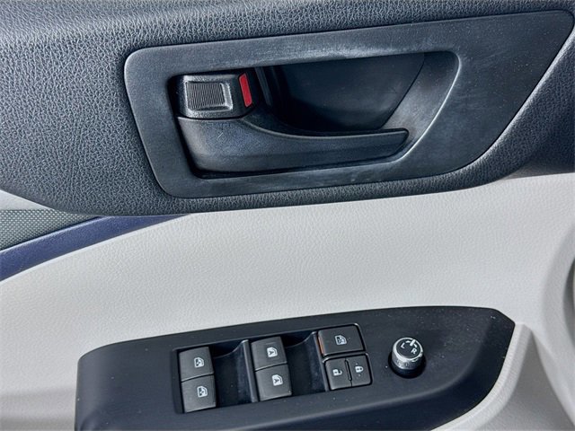 Certified 2019 Toyota Highlander LE image 17