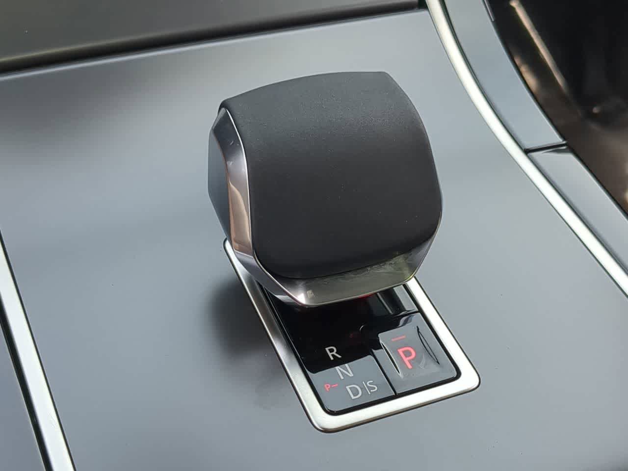 Used 2026 Land Rover Range Rover Velar S AWD/4WD image 34