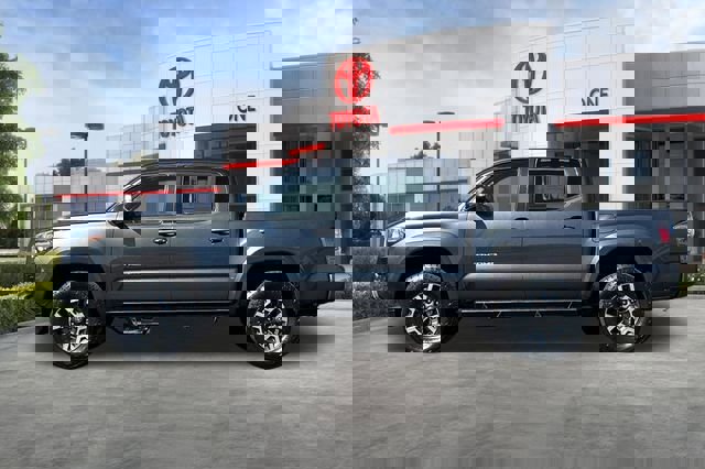 Used 2021 Toyota Tacoma TRD Sport w/ Technology Package image 8