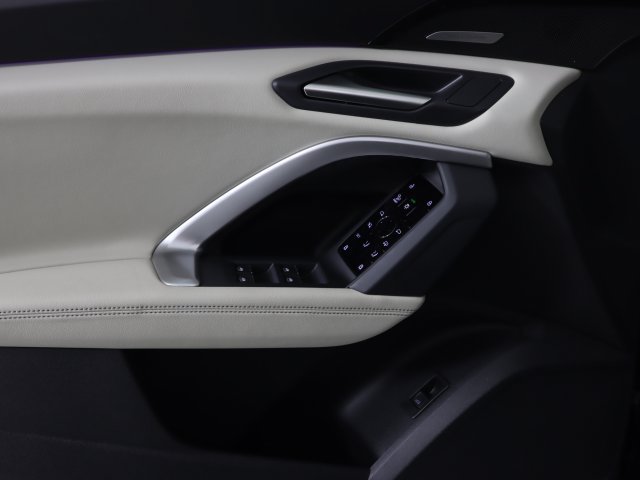 Certified 2025 Audi Q5 Premium Plus w/ Premium Plus AWD/4WD image 11
