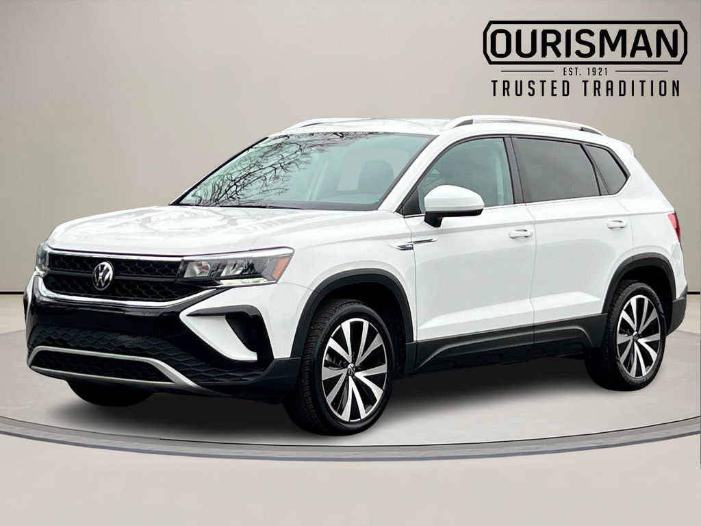 Used 2024 Volkswagen Taos SE image 2