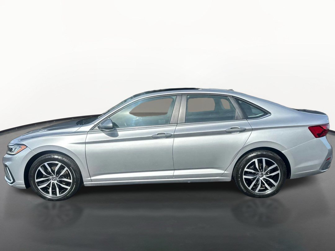 Used 2025 Volkswagen Jetta SE FWD image 6